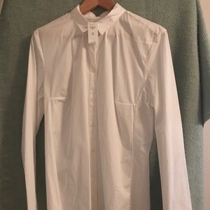 Gap NWT fitted button down white shirt.